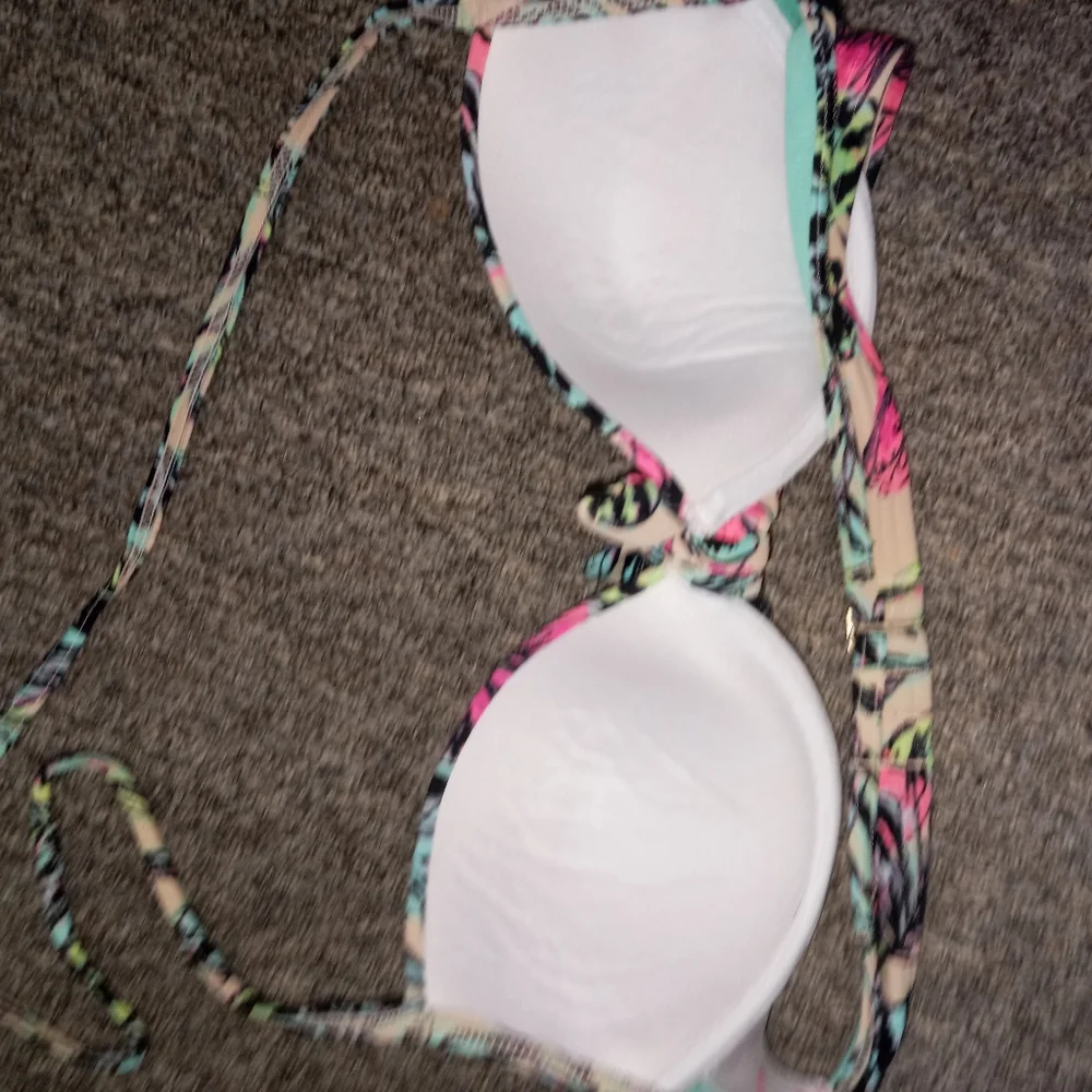 Xhilaration colorful tropical floral print bikini top with underwire size Medium